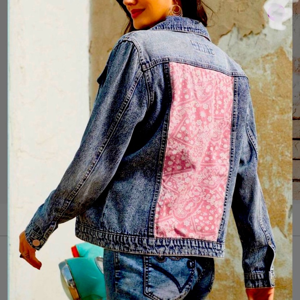 💕Acid Wash Floral Contrast Denim Jacket💕
